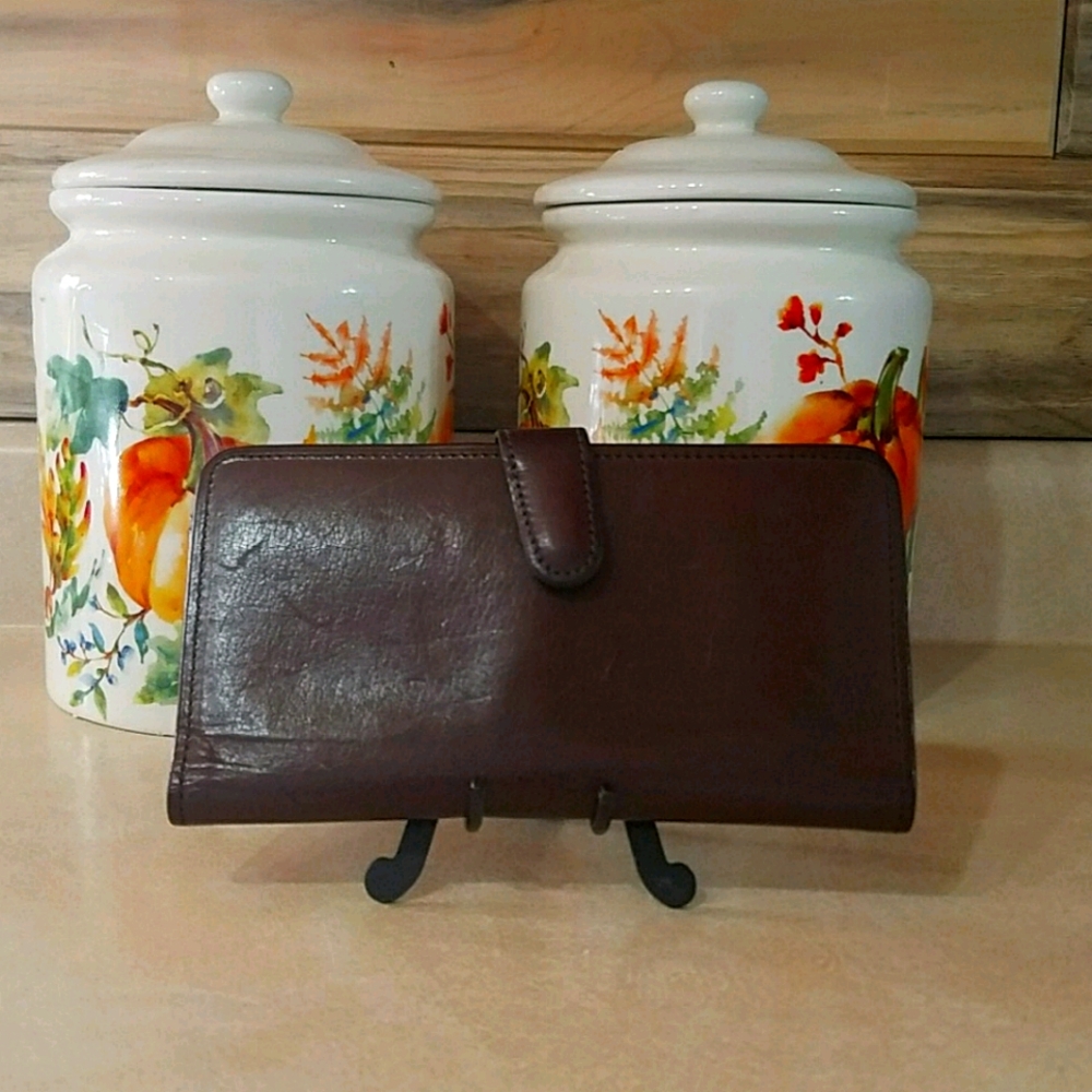 Like New Mahogany  Leather Coach Wallet Kiss Lock